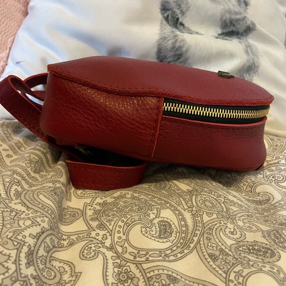 Portland Leather Goods Flamenco Sydney Sling Bag - Picture 9 of 14